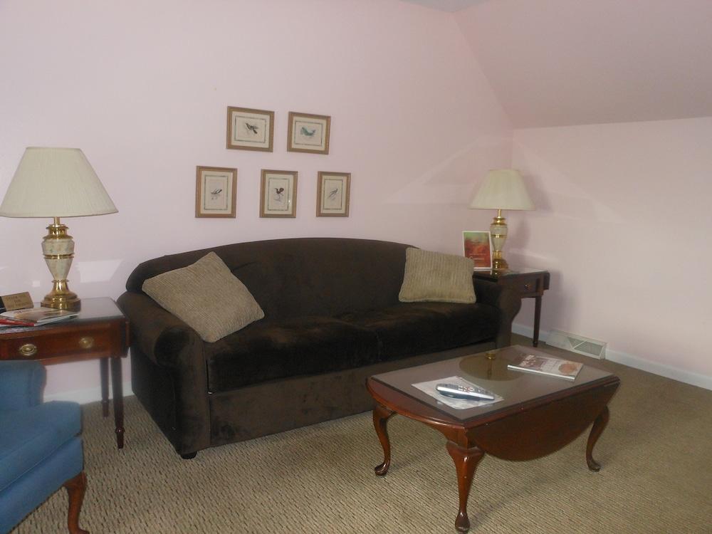 Century Suites Hotel