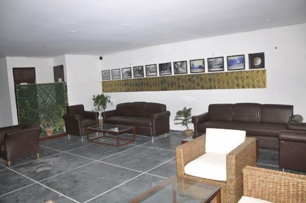 Hotel Sarthak Palace