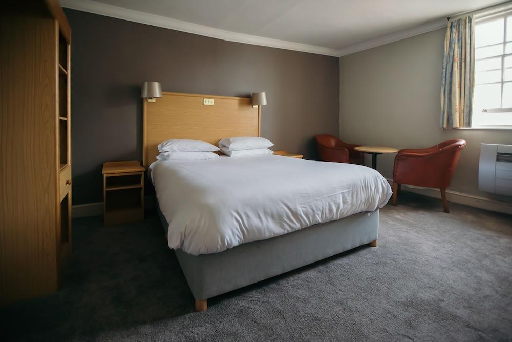 Royal Hotel, Bar & Grill