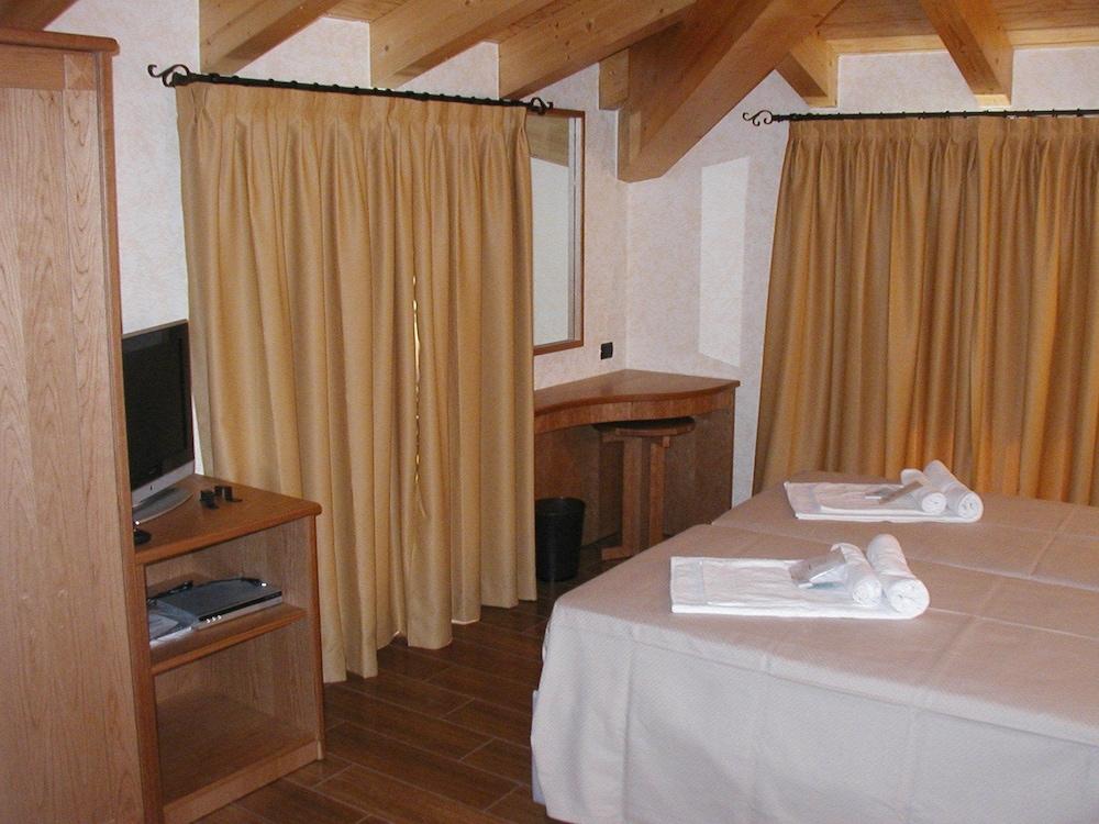 Azzano Holidays Bed & Breakfast