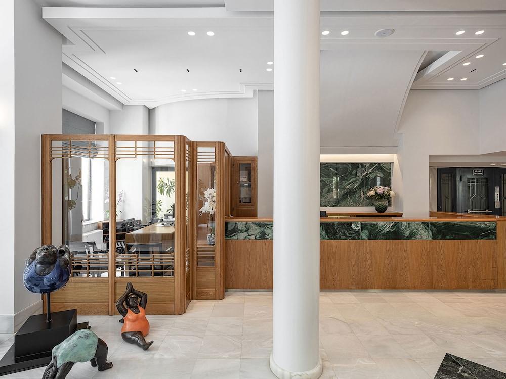 Avra City Boutique Hotel