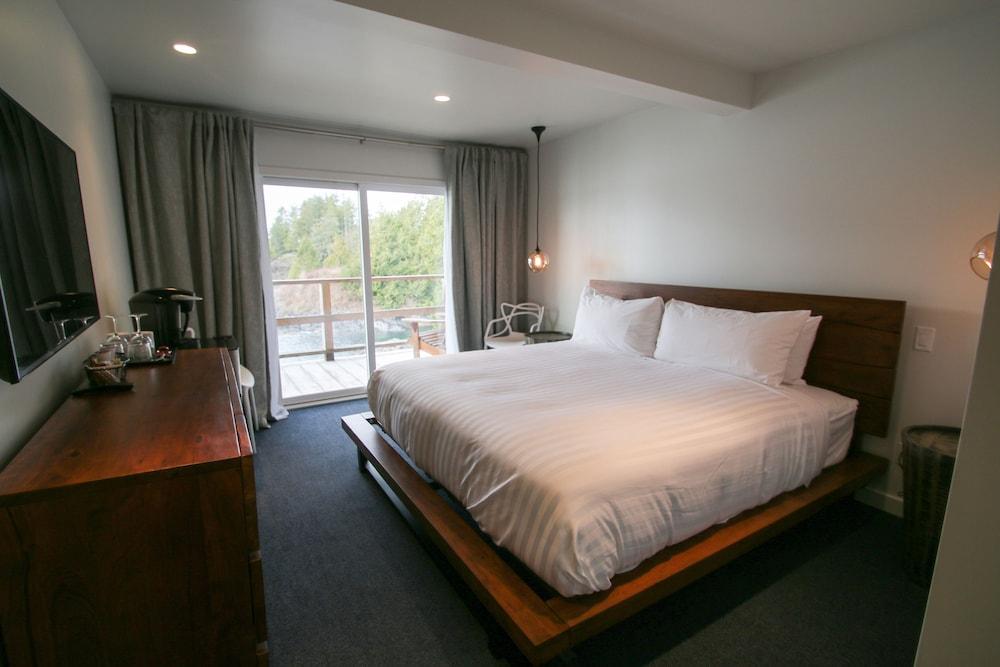 Duffin Cove Oceanfront Lodging