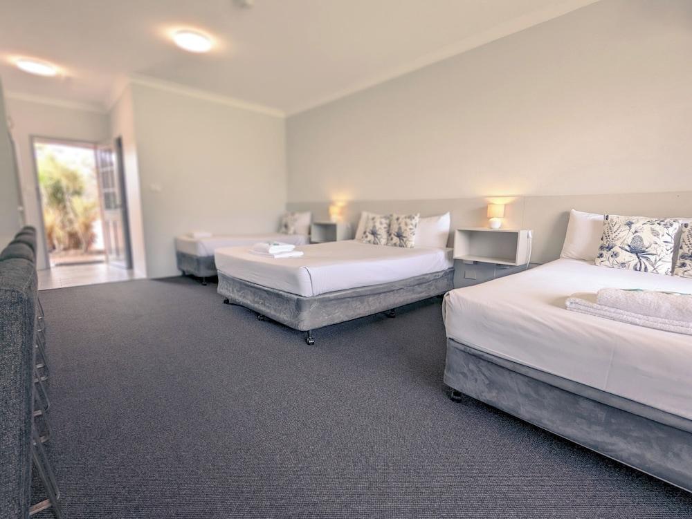 Island Palms Motor Inn