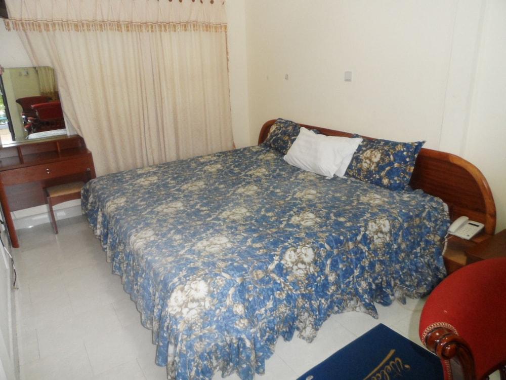 De Holiday Beach Hotel