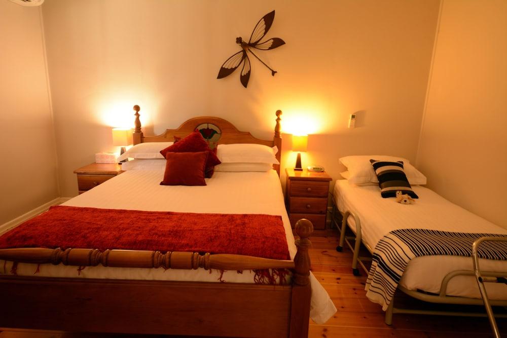 Emaroo Cottages Broken Hill