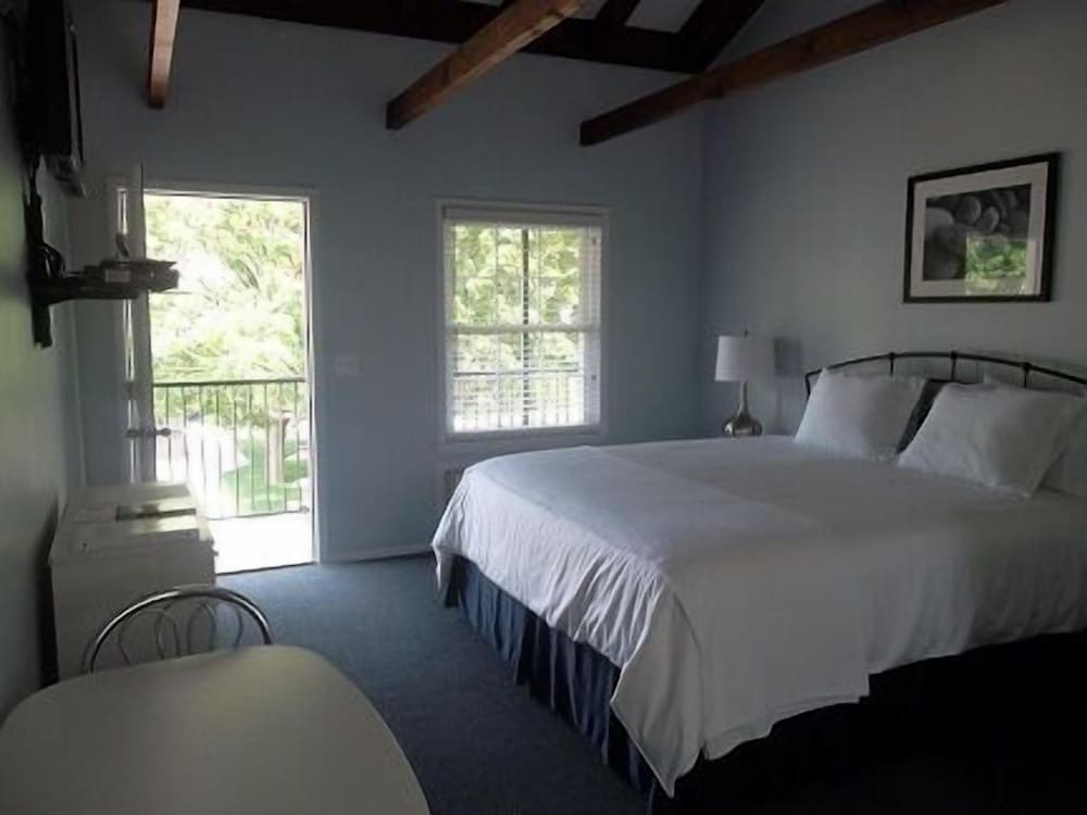 The Blue Inn At North Fork