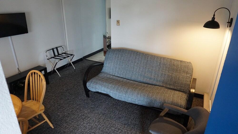 Windjammer Motor Inn