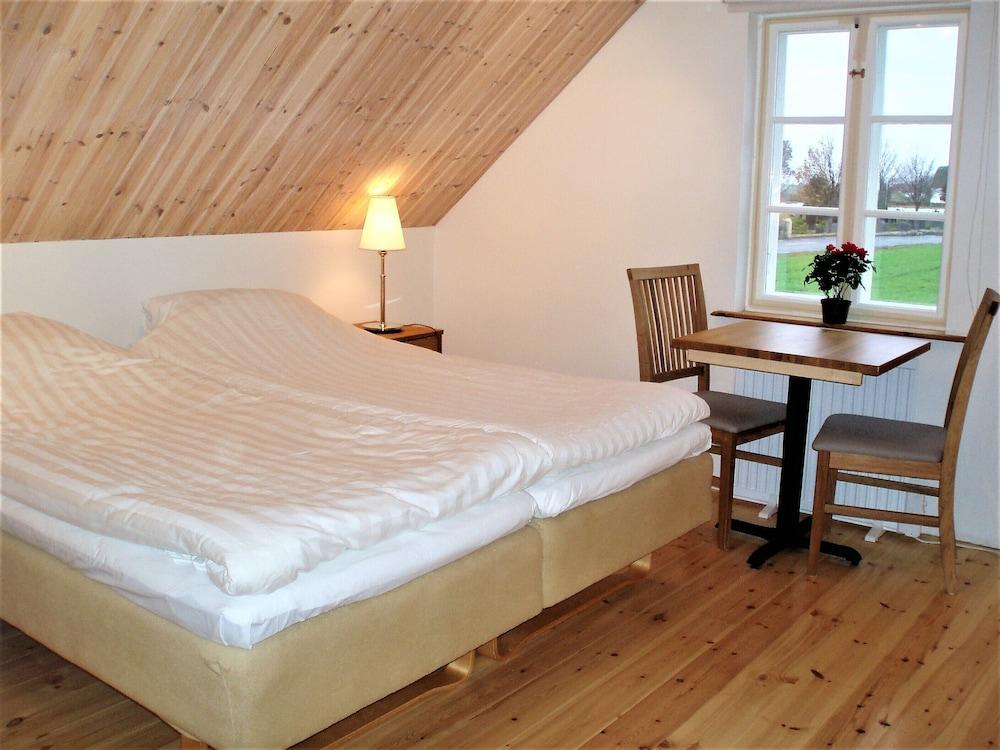 Hoby Gård Bed & Breakfast