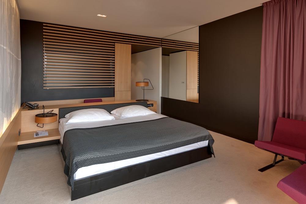 Lone Hotel by Maistra Collection