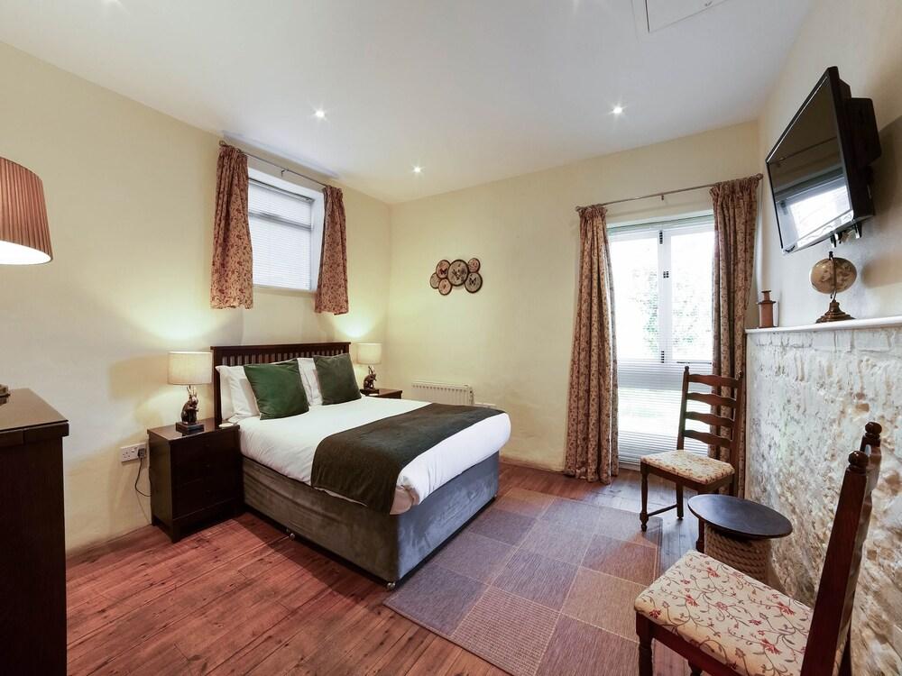 OYO The Nelson Country House