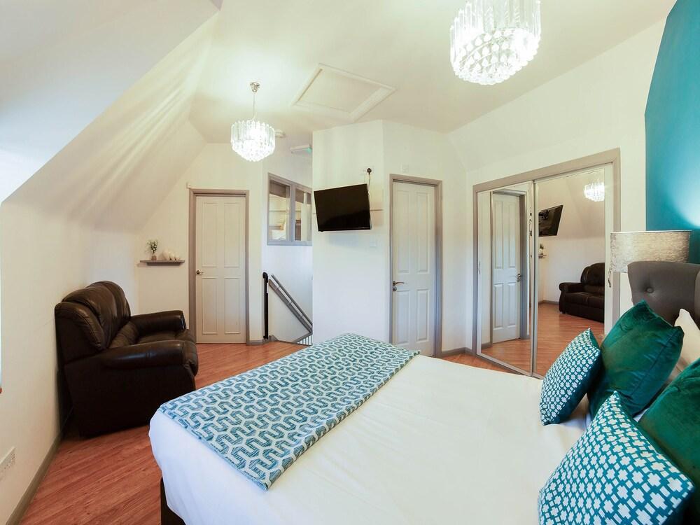 OYO The Nelson Country House