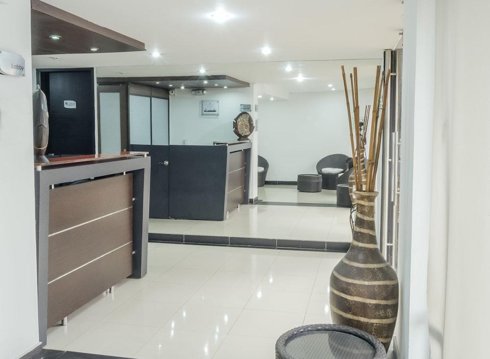 Hotel Regency Suites La Feria