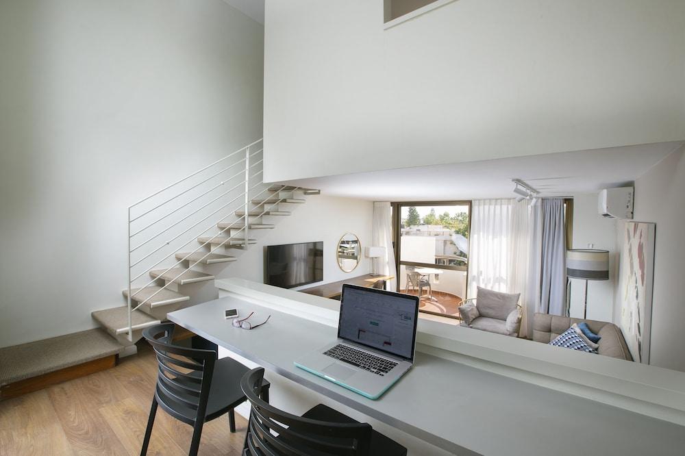 Marine Heights Suites