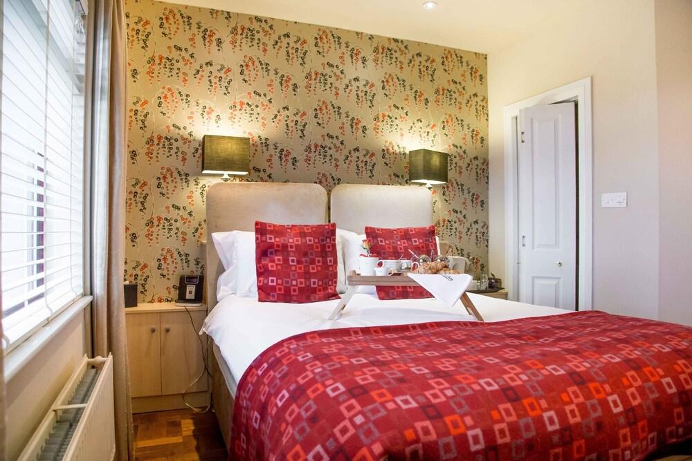 Fields Lodge Bed & Breakfast