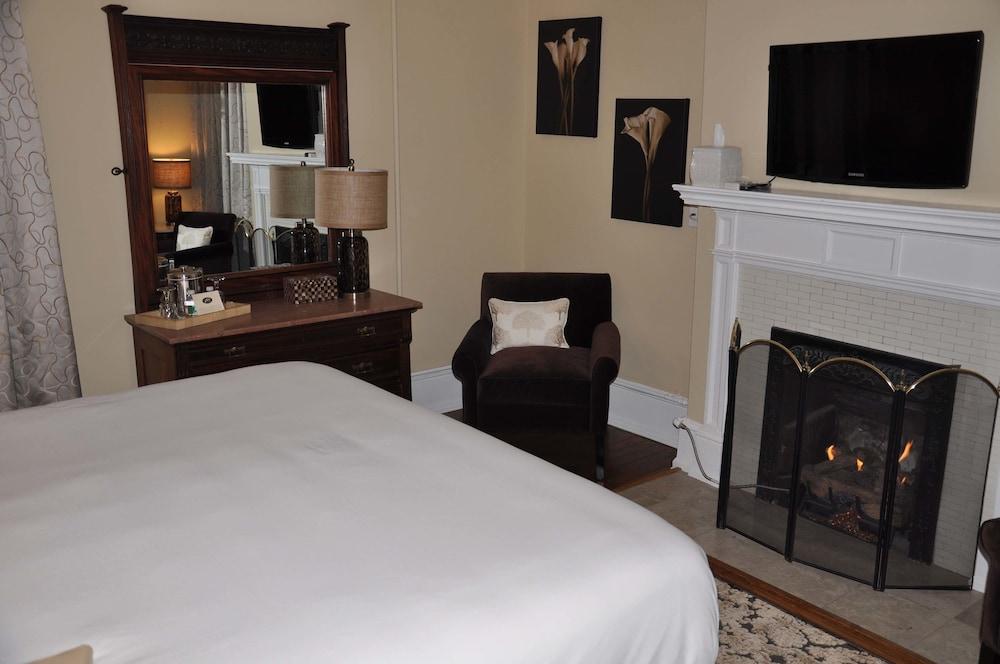 Peter Shields Inn & Restaurant