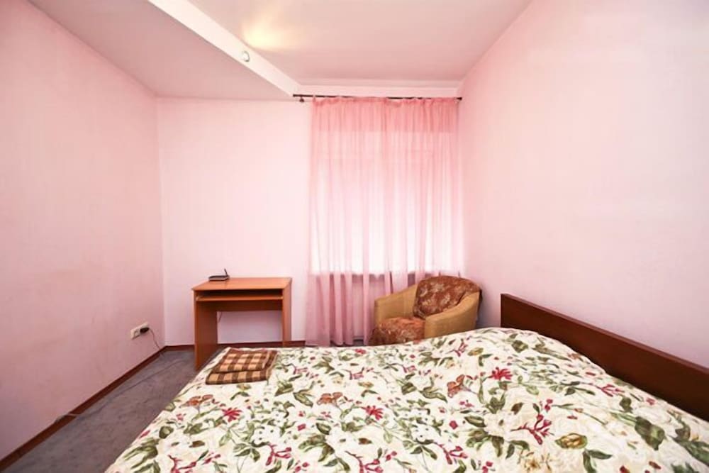 Moscow Kremlin Deluxe Apartment