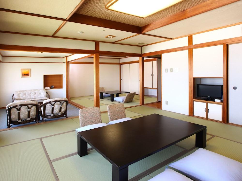 Shiraraso Grand Hotel