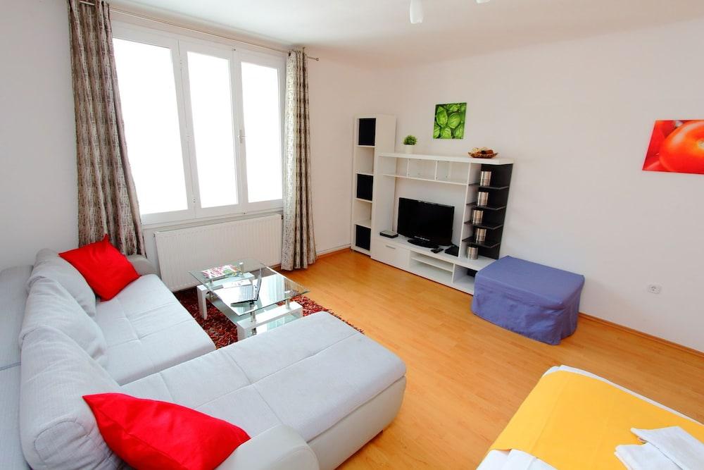 CheckVienna – Apartment Reumannplatz