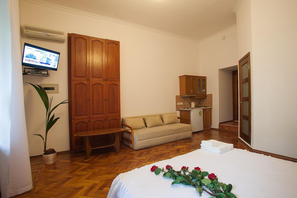 Renaissance Suites Odessa