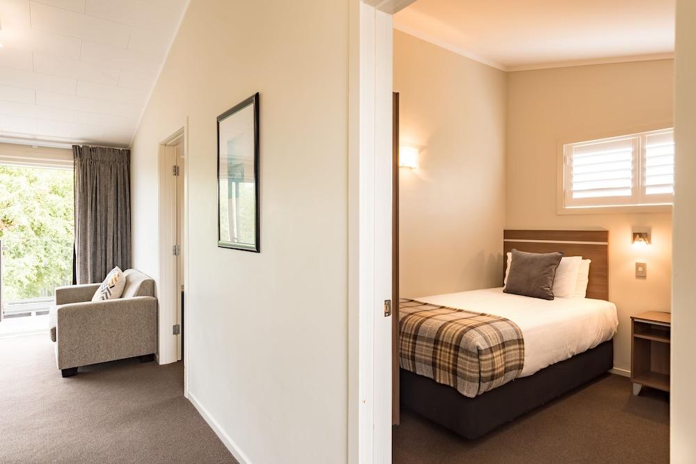 Suncourt Hotel & Conference Centre