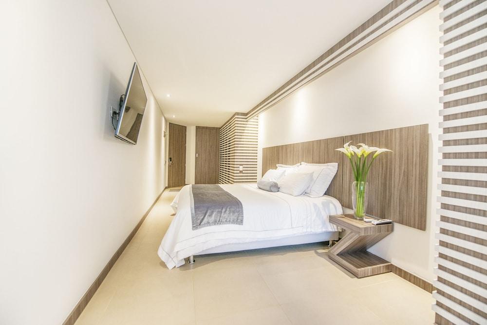 Aparta Suites Torre Poblado