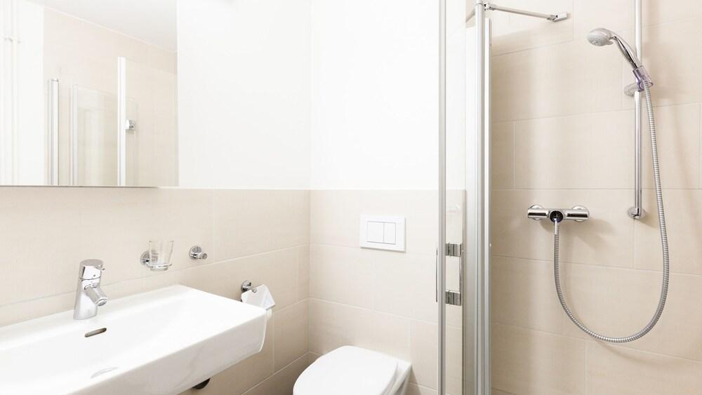 Swiss Star Apartments District 3