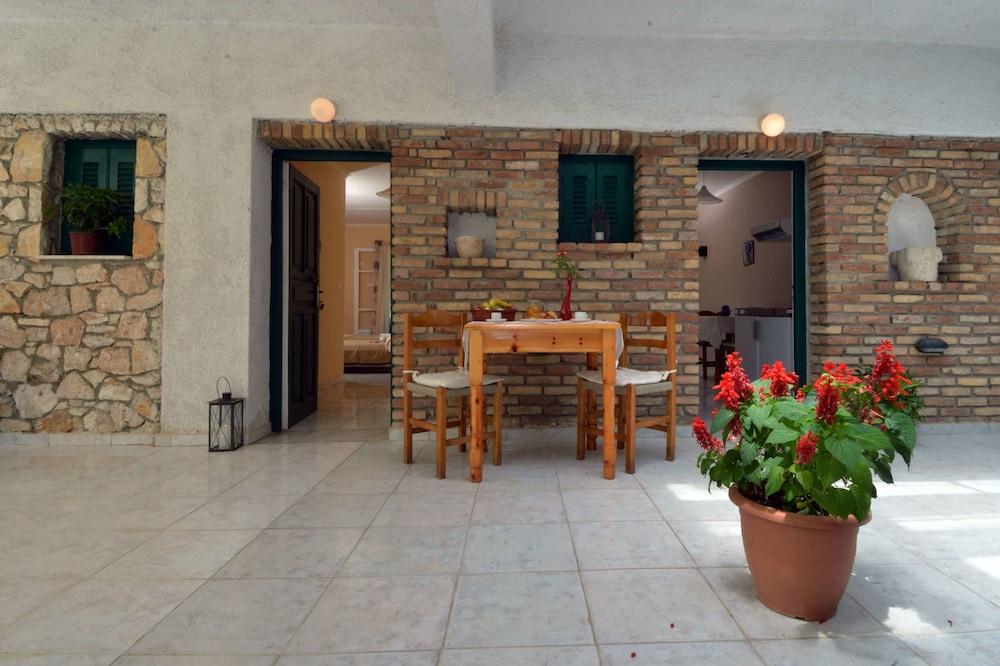 Damaskis Studios a Small Complex in Kassiopi