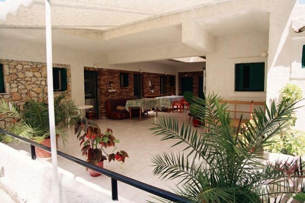 Damaskis Studios a Small Complex in Kassiopi