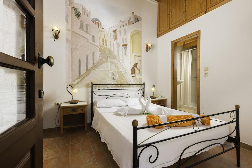 Camelot Traditional & Classic Hotel