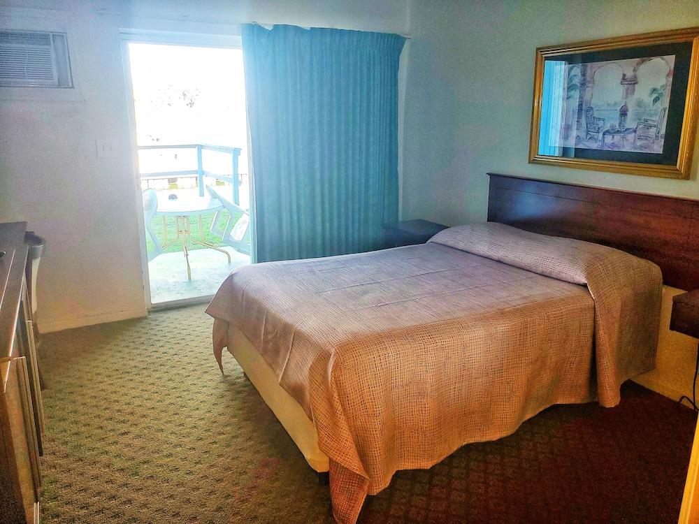 The Port Hotel & Marina