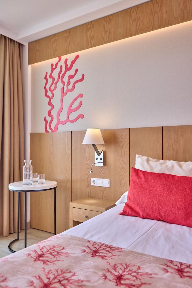 Universal Hotel Perla