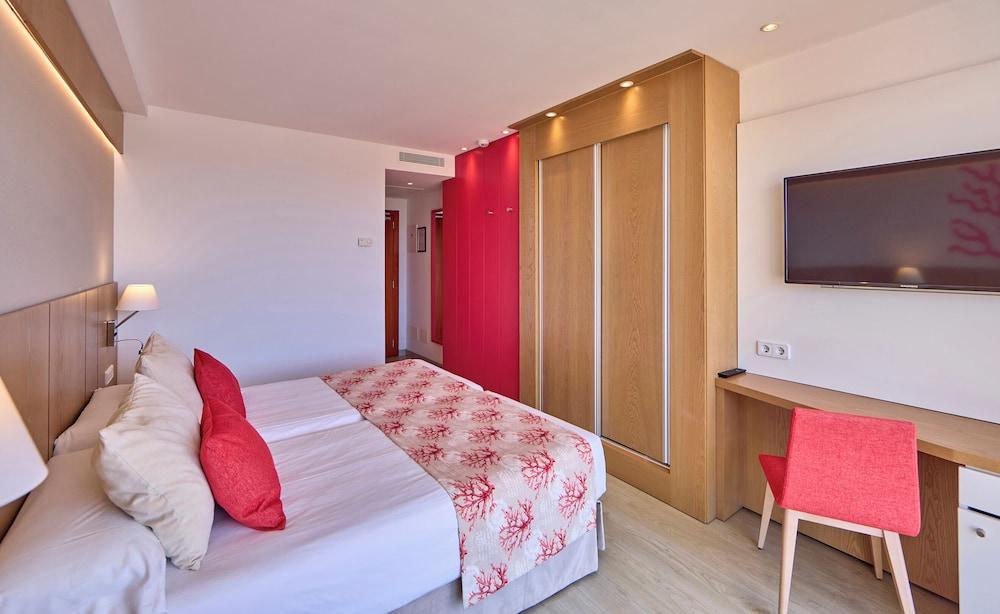 Universal Hotel Perla