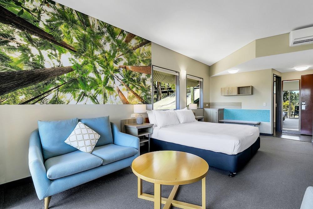 Kingfisher Bay Resort