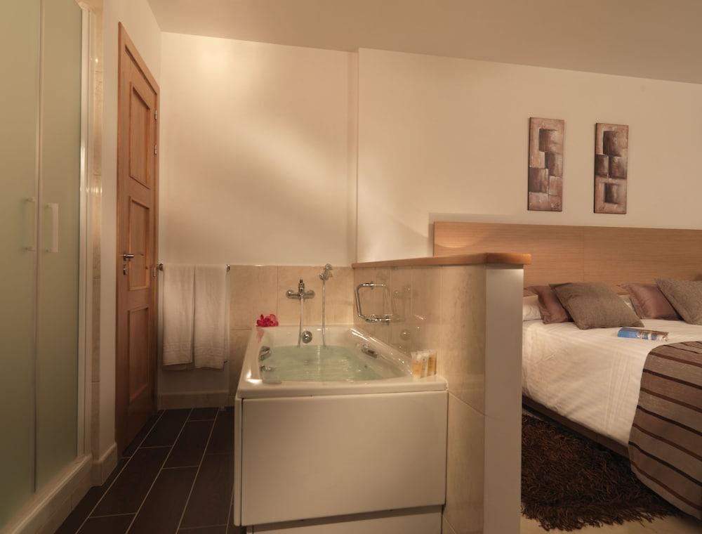 Macdonald La Ermita Resort