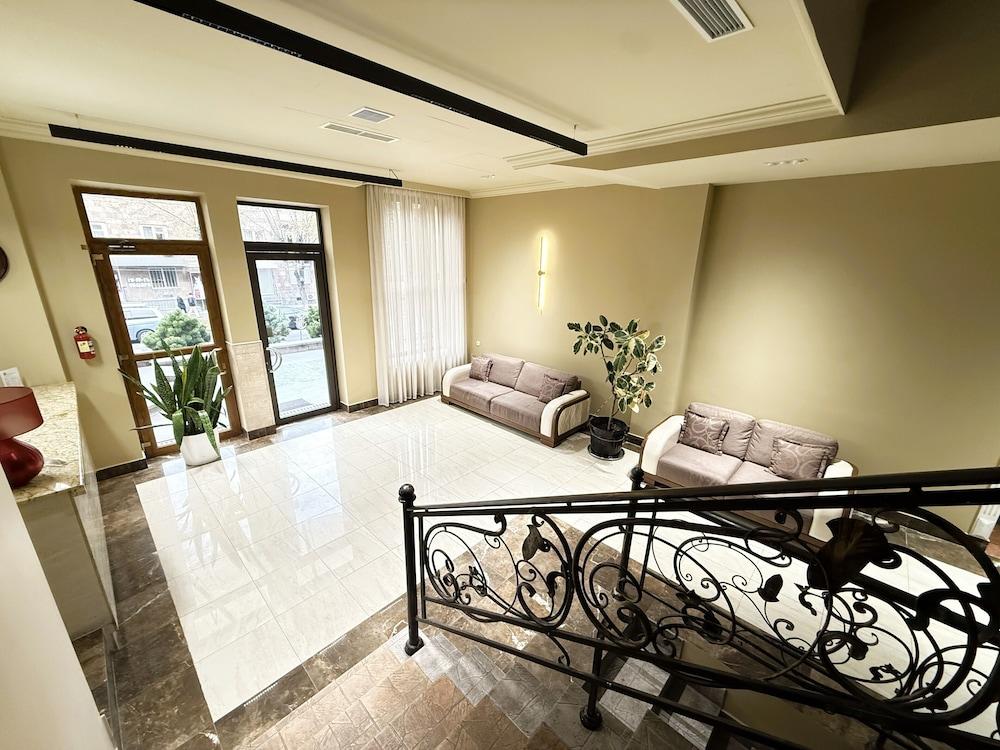 Deluxe Hotel Yerevan