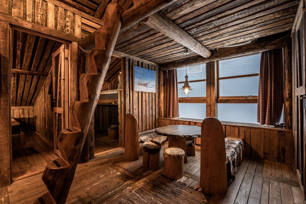 Basecamp Spitsbergen Hotel