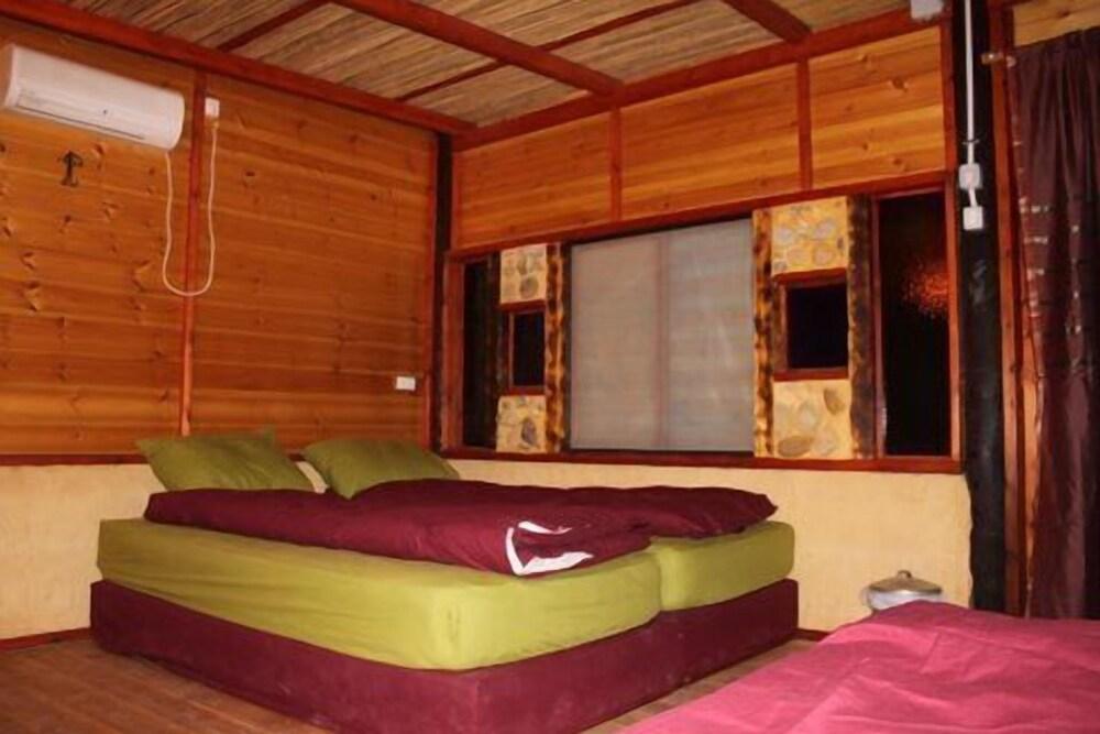 Shkedi's CampLodge - Hostel