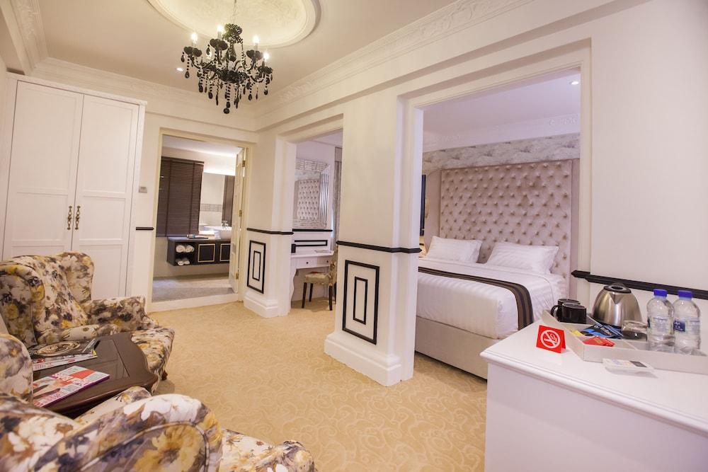 Apple Heritage Hotel