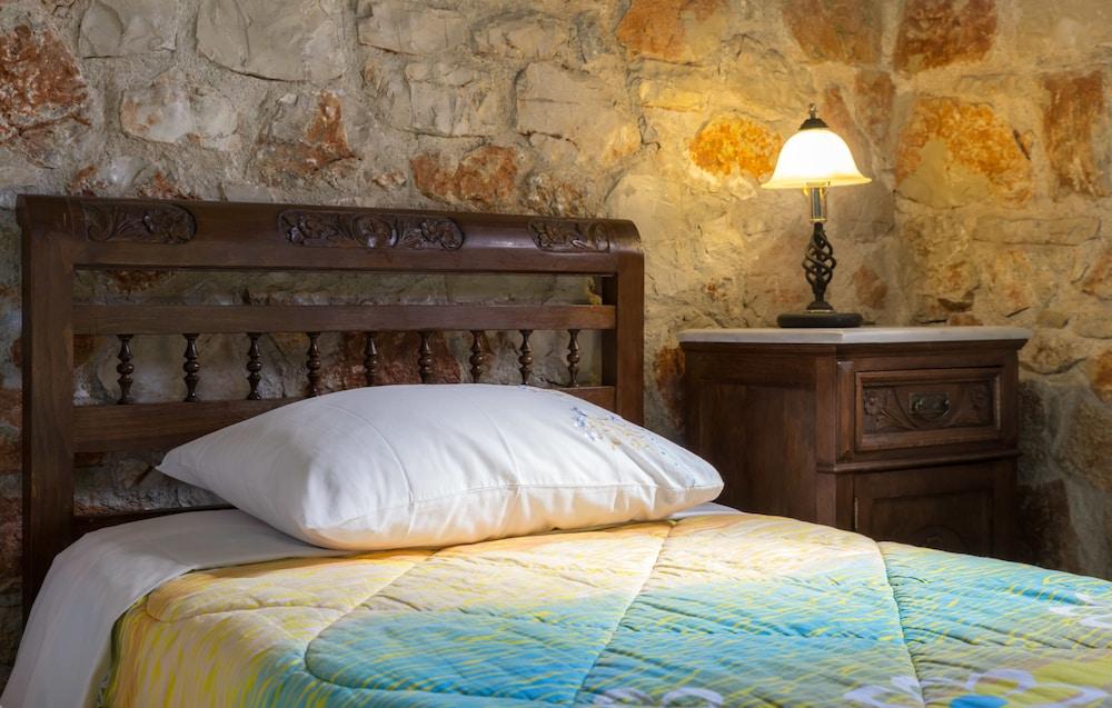 Klymeni Traditional Homes