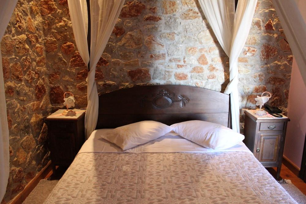 Klymeni Traditional Homes