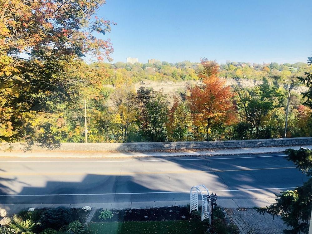 Redwood Bed and Breakfast