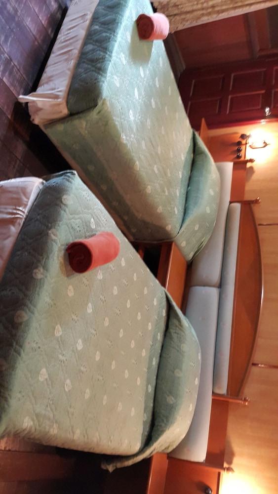 Kampung Tok Senik Resort