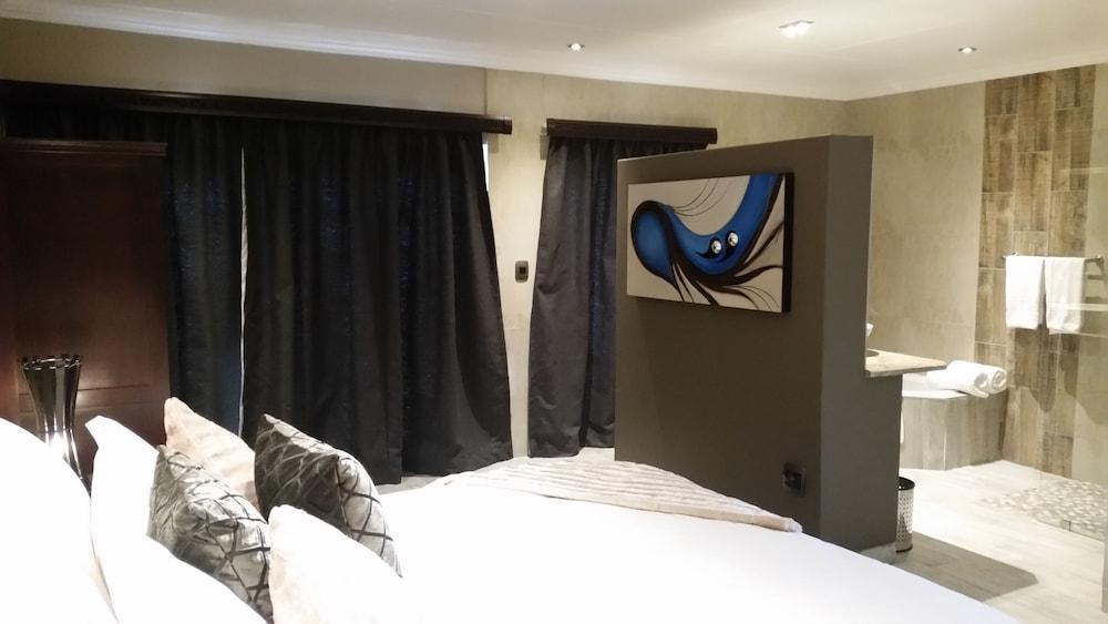 Waterfalls Boutique Hotel