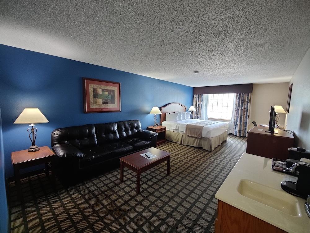 Baymont by Wyndham Albany MN