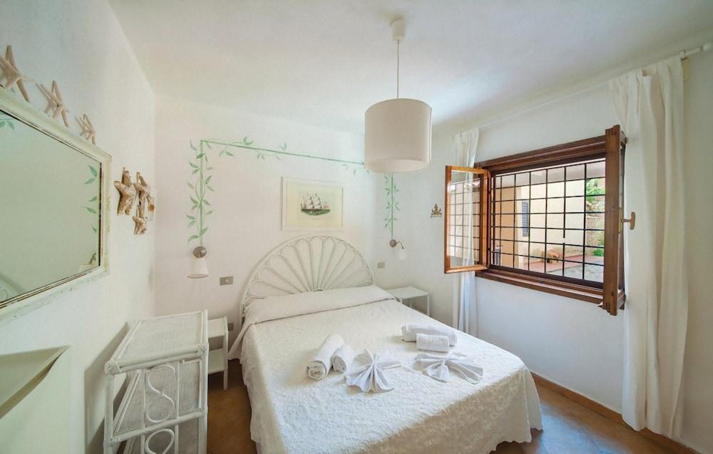 Baia de Bahas Apartments & Resort