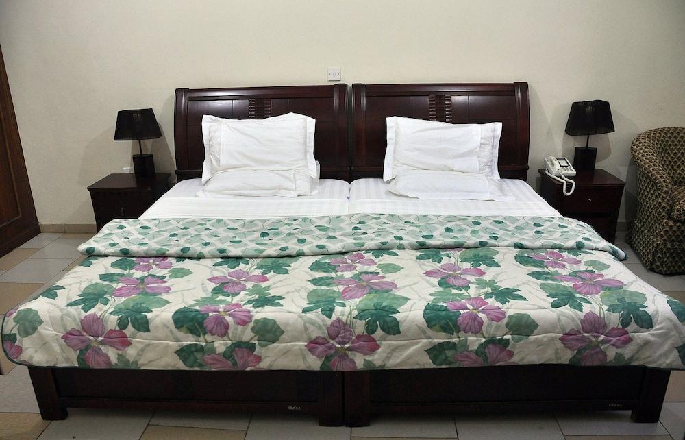 Oscarpak Royal Hotel