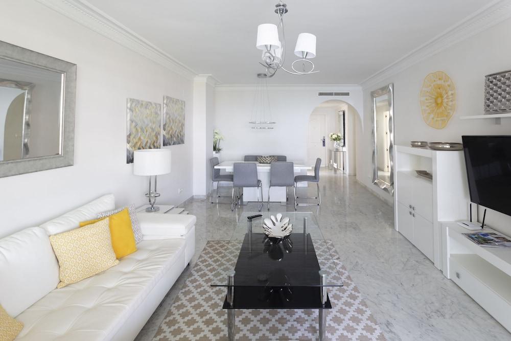 Coral Beach Aparthotel