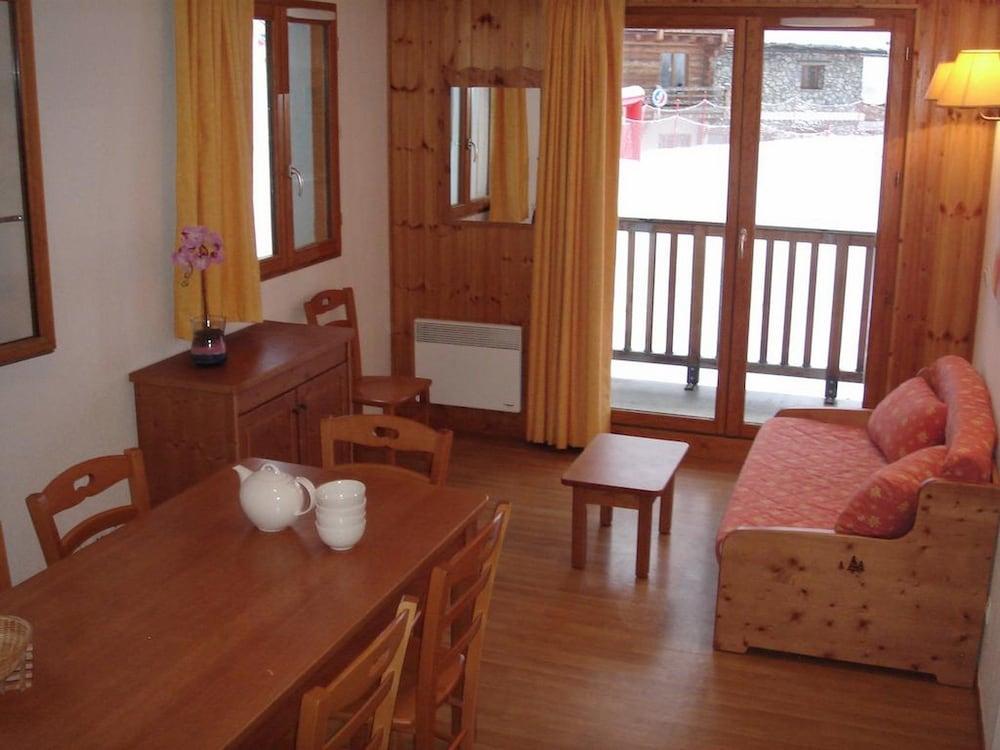 Adonis Molines by Olydea