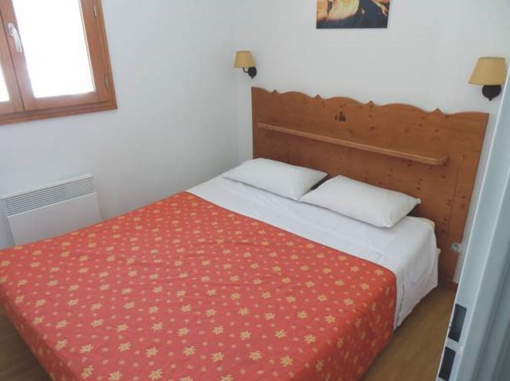 Adonis Molines by Olydea