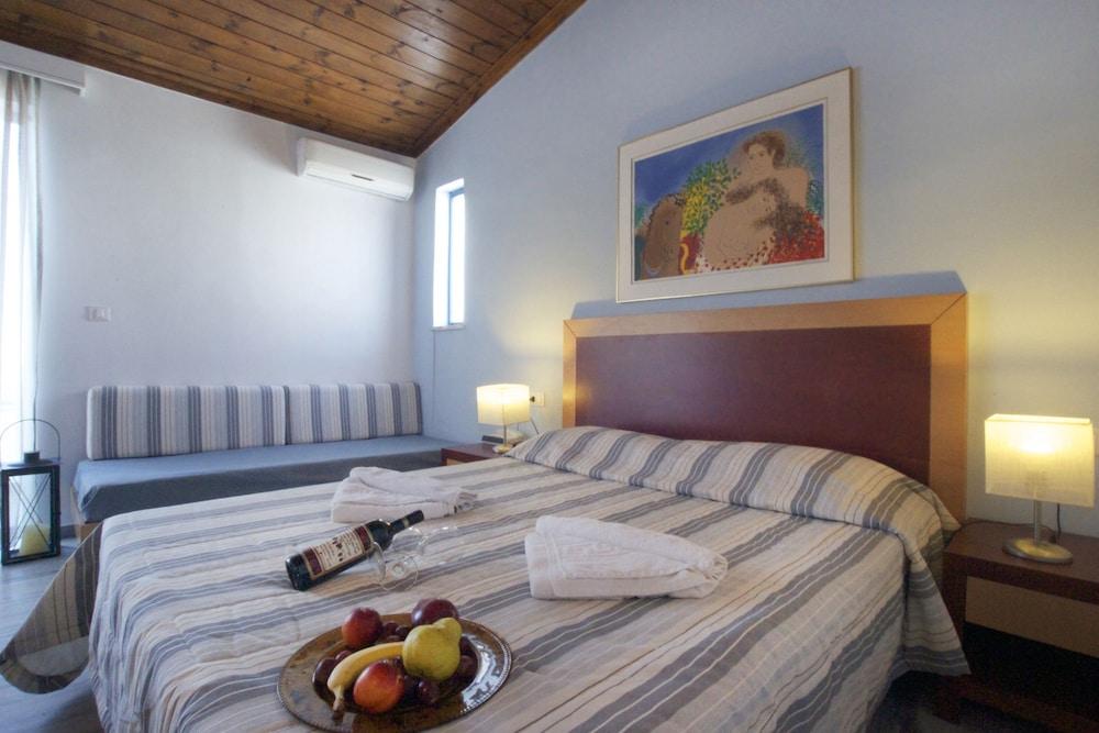 Marina Sands Art Hotel